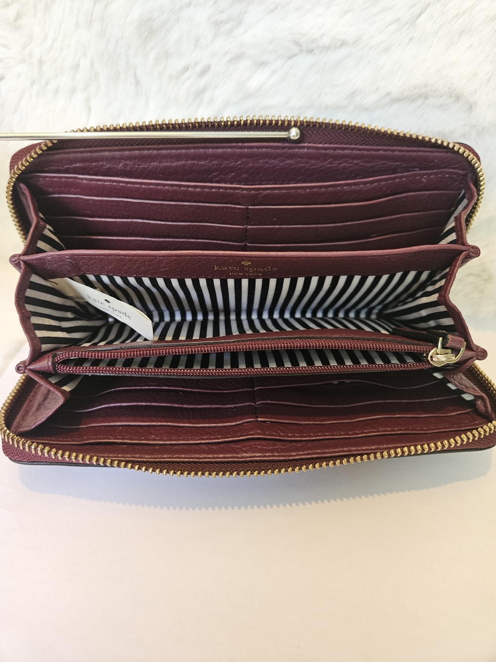 Kate Spade New York Large Zip Around Wallet Pebbled Leather Burgundy - Good Cond - Picture 6 of 15